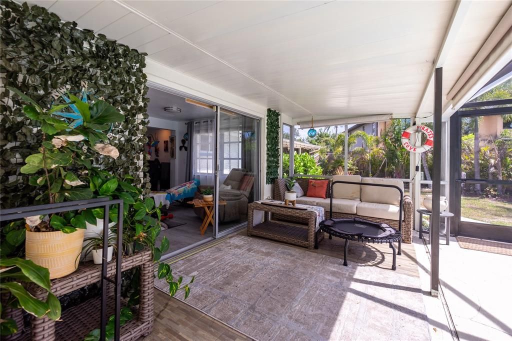 For Sale: $575,000 (2 beds, 2 baths, 1494 Square Feet)