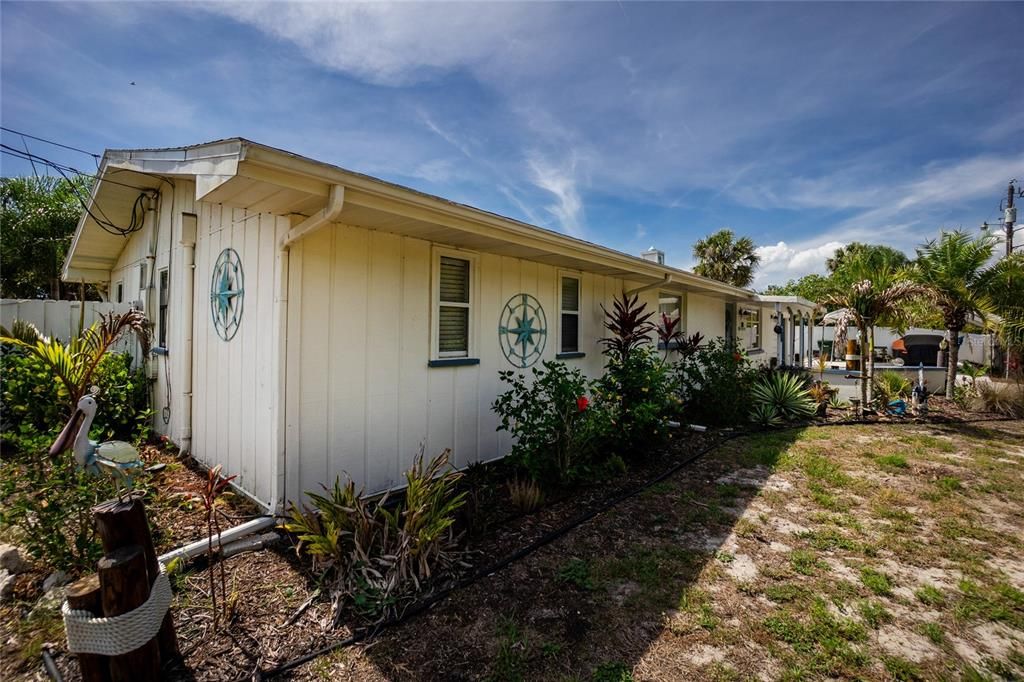 For Sale: $575,000 (2 beds, 2 baths, 1494 Square Feet)