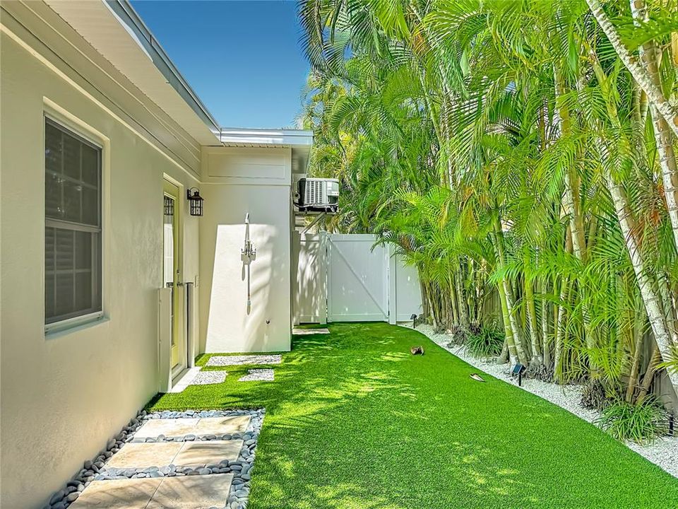 For Sale: $1,485,000 (3 beds, 2 baths, 1829 Square Feet)