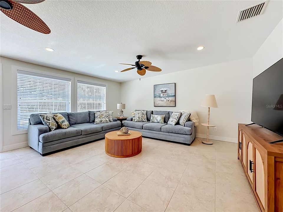 For Sale: $1,485,000 (3 beds, 2 baths, 1829 Square Feet)
