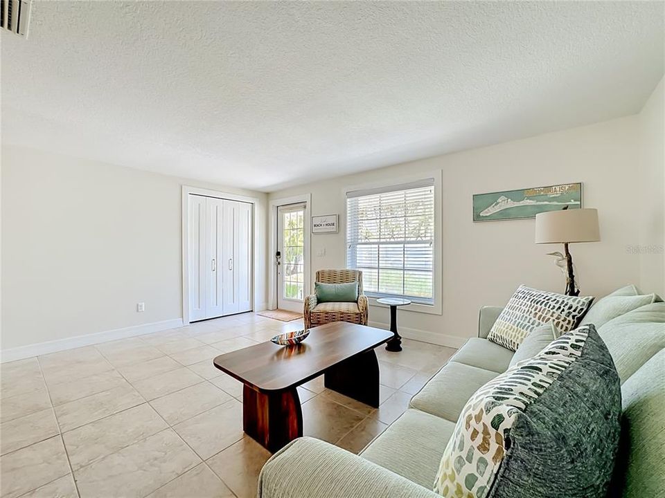 For Sale: $1,485,000 (3 beds, 2 baths, 1829 Square Feet)