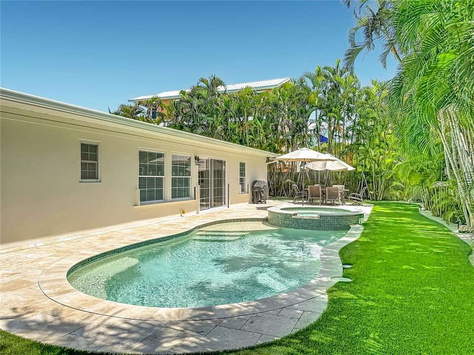 For Sale: $1,485,000 (3 beds, 2 baths, 1829 Square Feet)