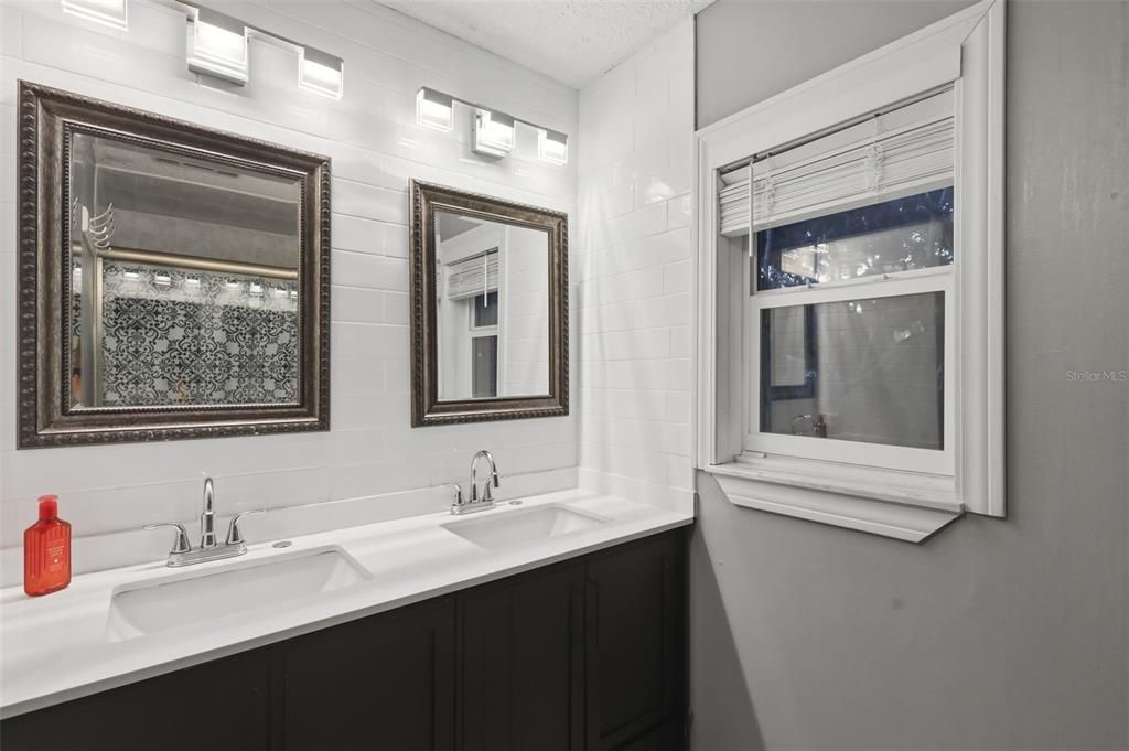En Venta: $1,299,000 (8 camas, 5 baños, 6494 Pies cuadrados)