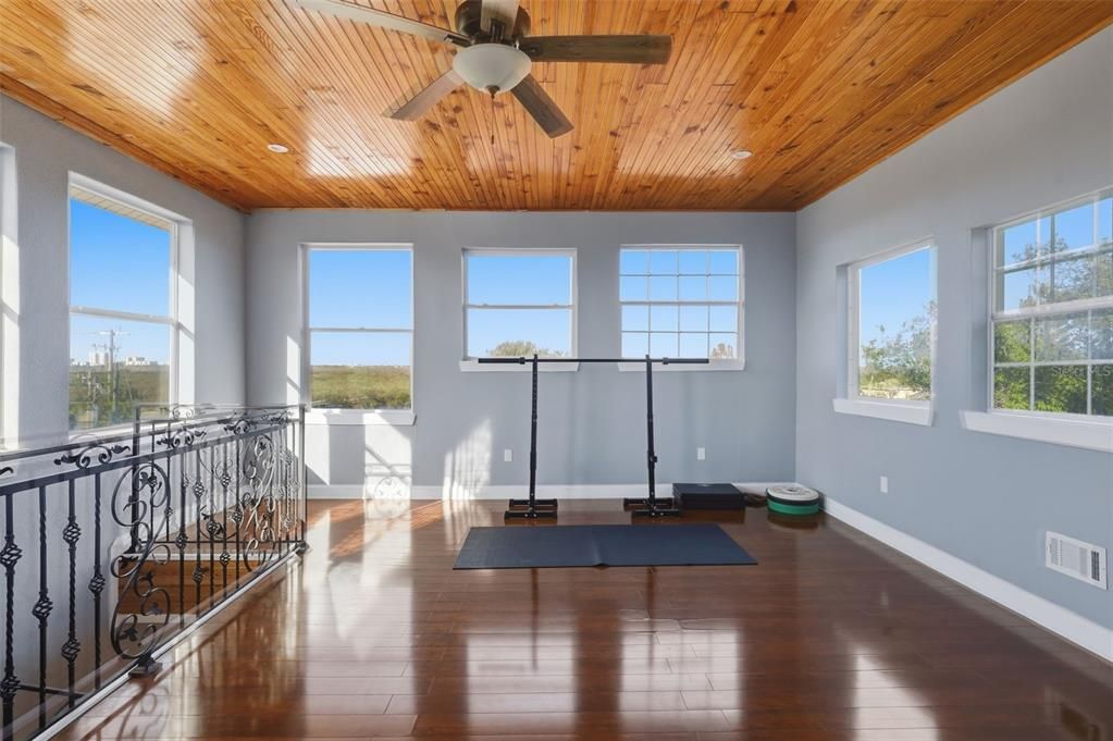 En Venta: $1,299,000 (8 camas, 5 baños, 6494 Pies cuadrados)