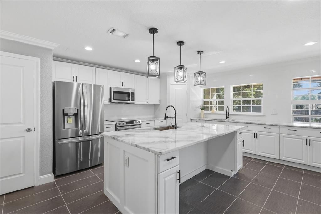 En Venta: $1,299,000 (8 camas, 5 baños, 6494 Pies cuadrados)