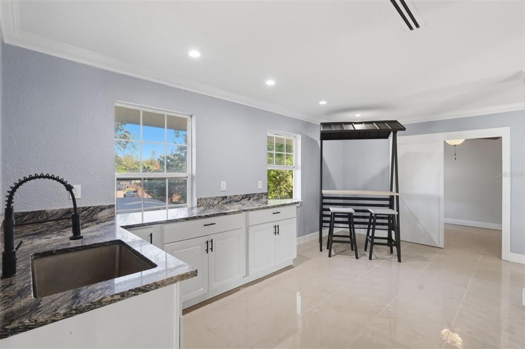 En Venta: $1,299,000 (8 camas, 5 baños, 6494 Pies cuadrados)