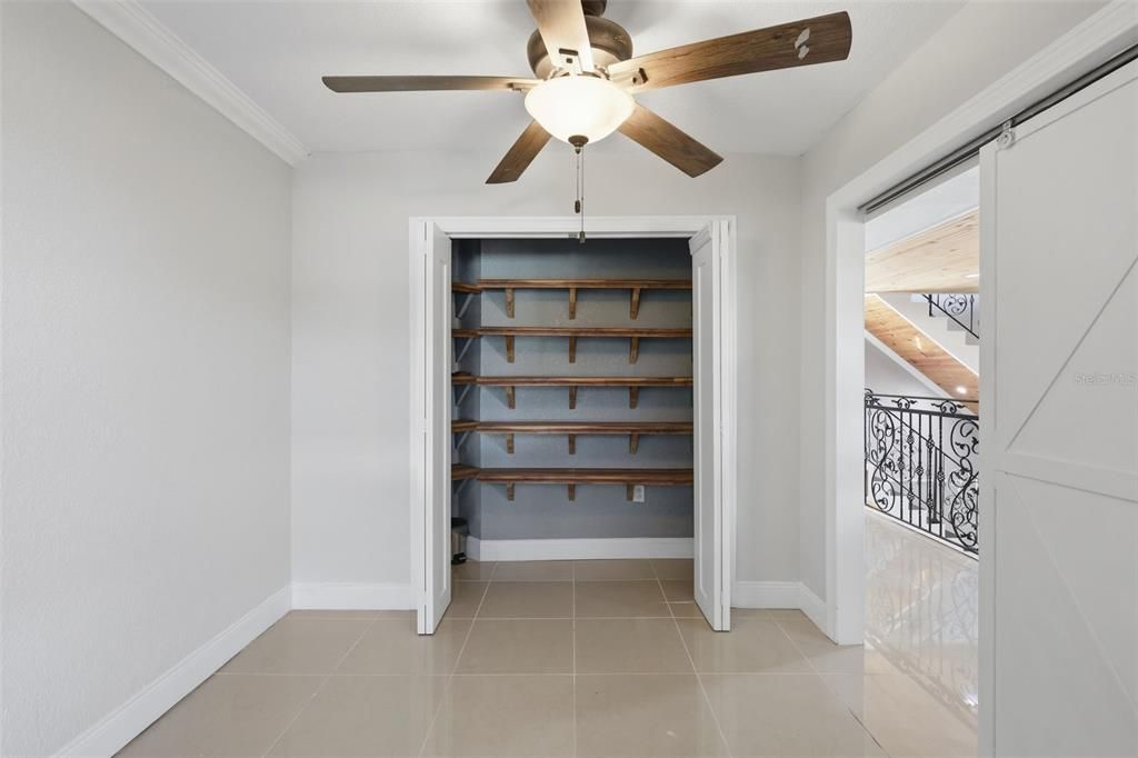 En Venta: $1,299,000 (8 camas, 5 baños, 6494 Pies cuadrados)