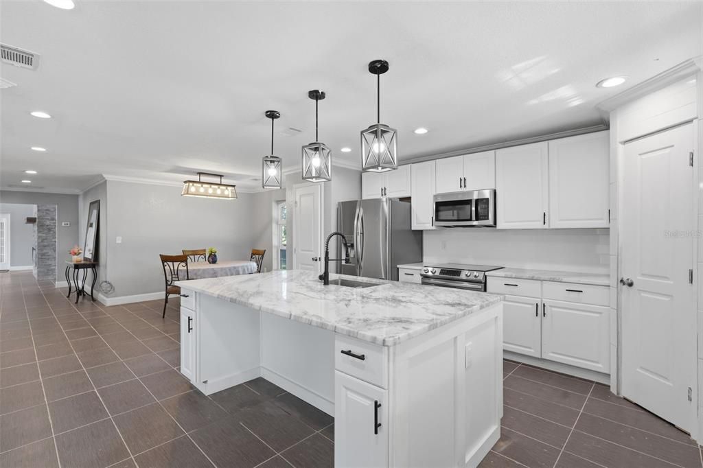 En Venta: $1,299,000 (8 camas, 5 baños, 6494 Pies cuadrados)