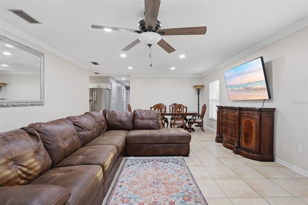 En Venta: $1,299,000 (8 camas, 5 baños, 6494 Pies cuadrados)