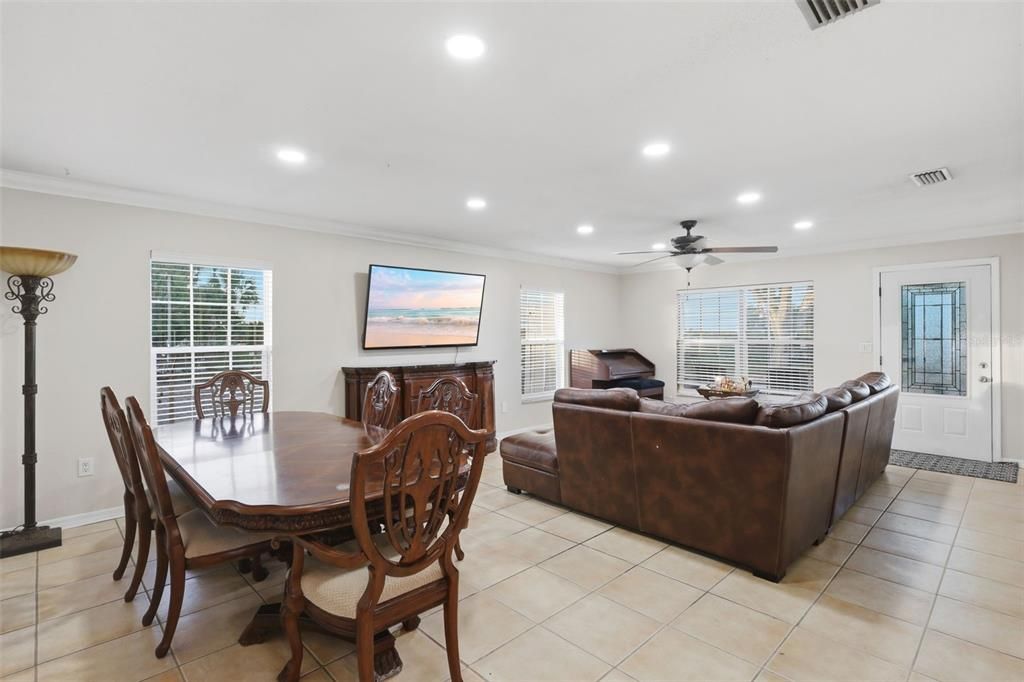 En Venta: $1,299,000 (8 camas, 5 baños, 6494 Pies cuadrados)