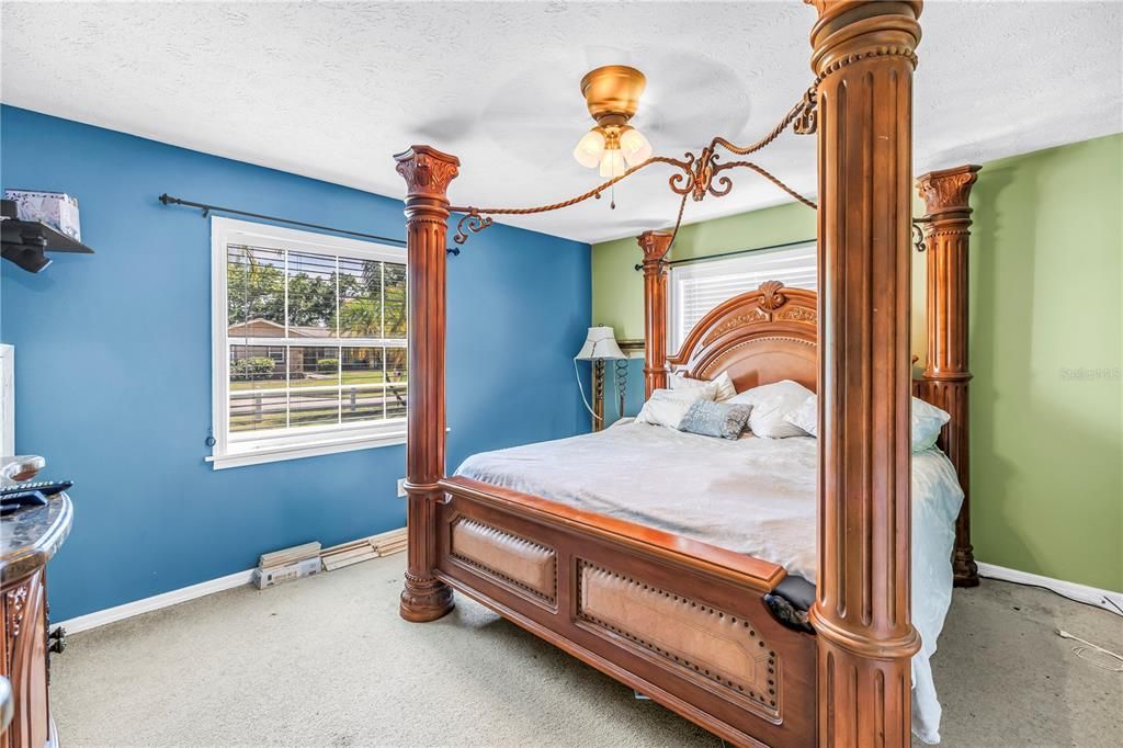 Под контрактом: $399,900 (4 спален, 3 ванн, 2529 Квадратных фут)
