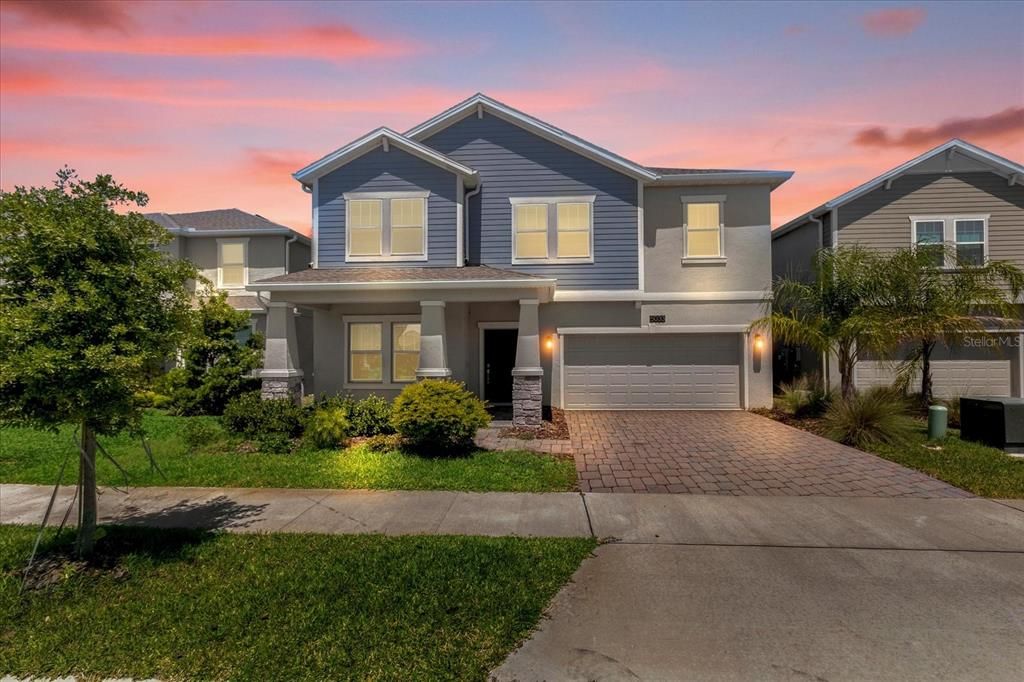 Active With Contract: $2,750 (4 beds, 2 baths, 2921 Square Feet)