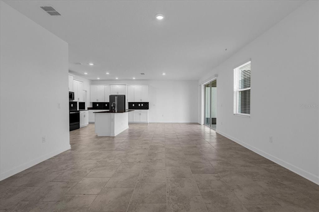 Active With Contract: $2,750 (4 beds, 2 baths, 2921 Square Feet)