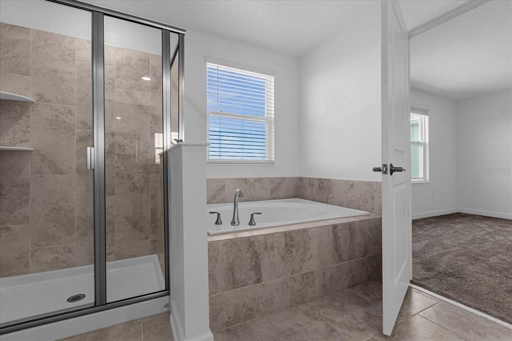 Active With Contract: $2,750 (4 beds, 2 baths, 2921 Square Feet)