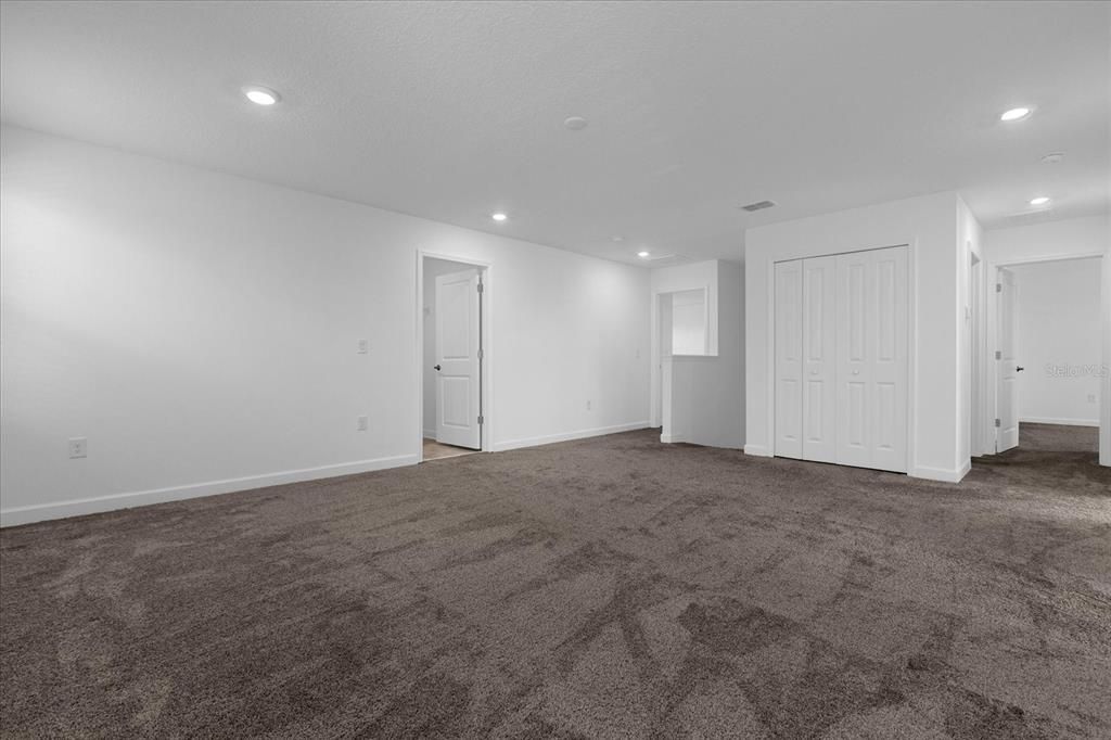Active With Contract: $2,750 (4 beds, 2 baths, 2921 Square Feet)