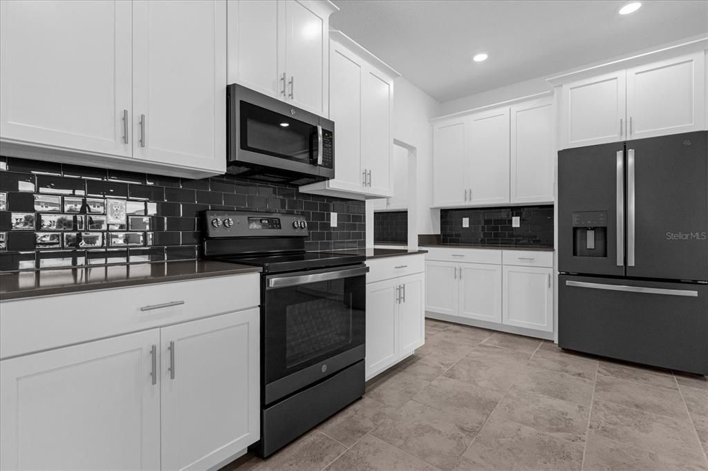 Active With Contract: $2,750 (4 beds, 2 baths, 2921 Square Feet)