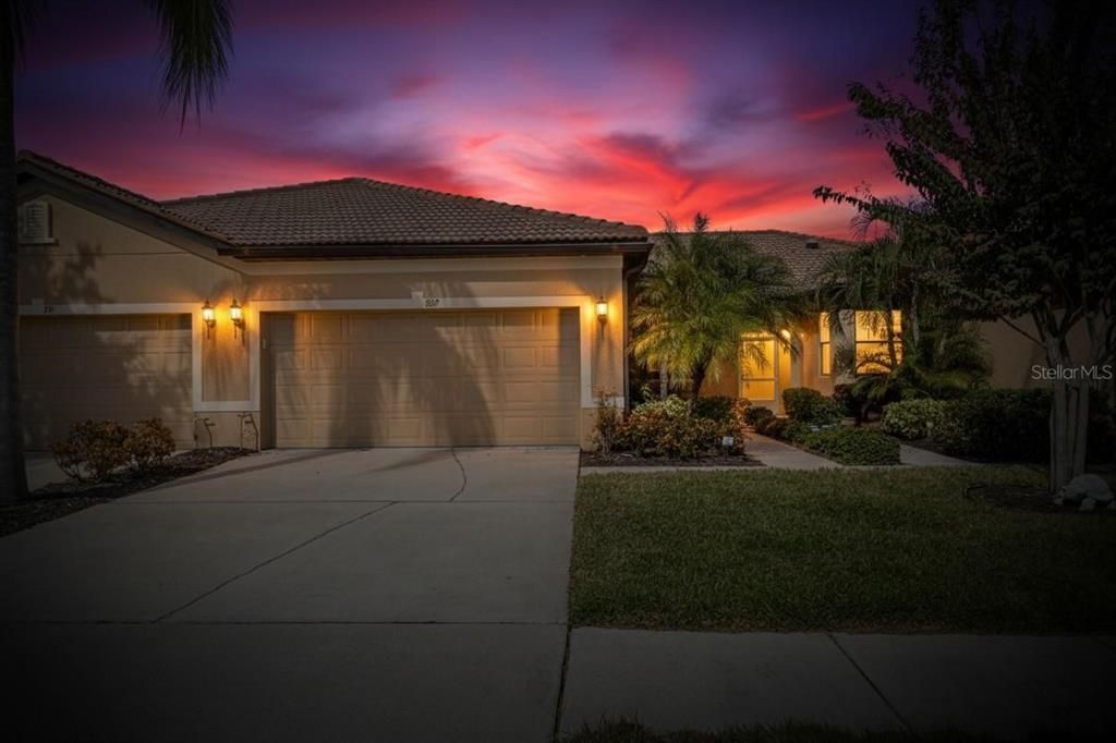 Active With Contract: $240,000 (2 beds, 2 baths, 1461 Square Feet)