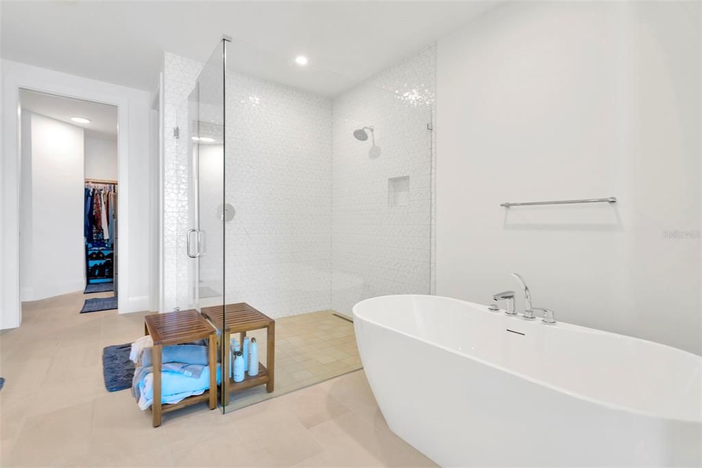 For Rent: $15,400 (3 beds, 3 baths, 2538 Square Feet)
