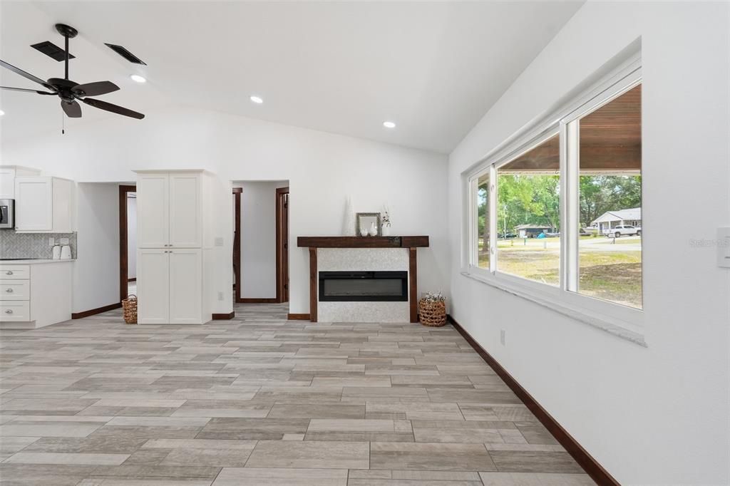 En Venta: $460,000 (3 camas, 2 baños, 1600 Pies cuadrados)