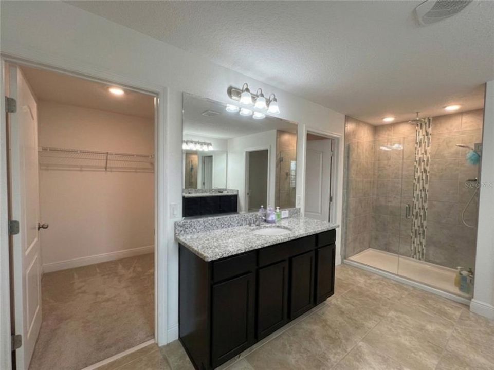En Venta: $799,990 (5 camas, 4 baños, 4384 Pies cuadrados)