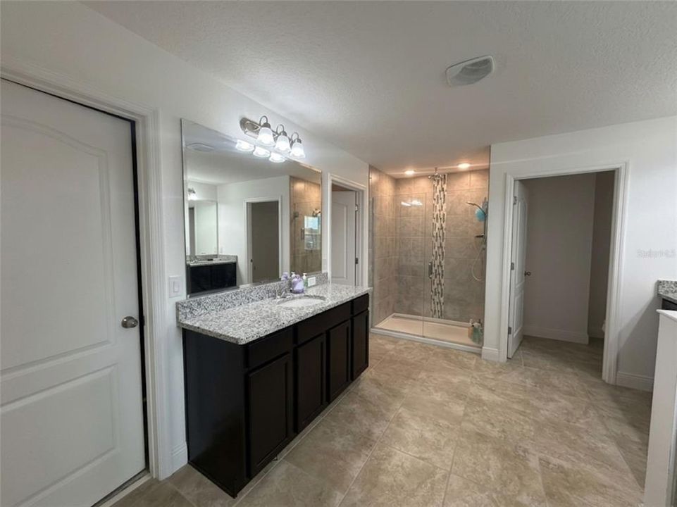 En Venta: $799,990 (5 camas, 4 baños, 4384 Pies cuadrados)