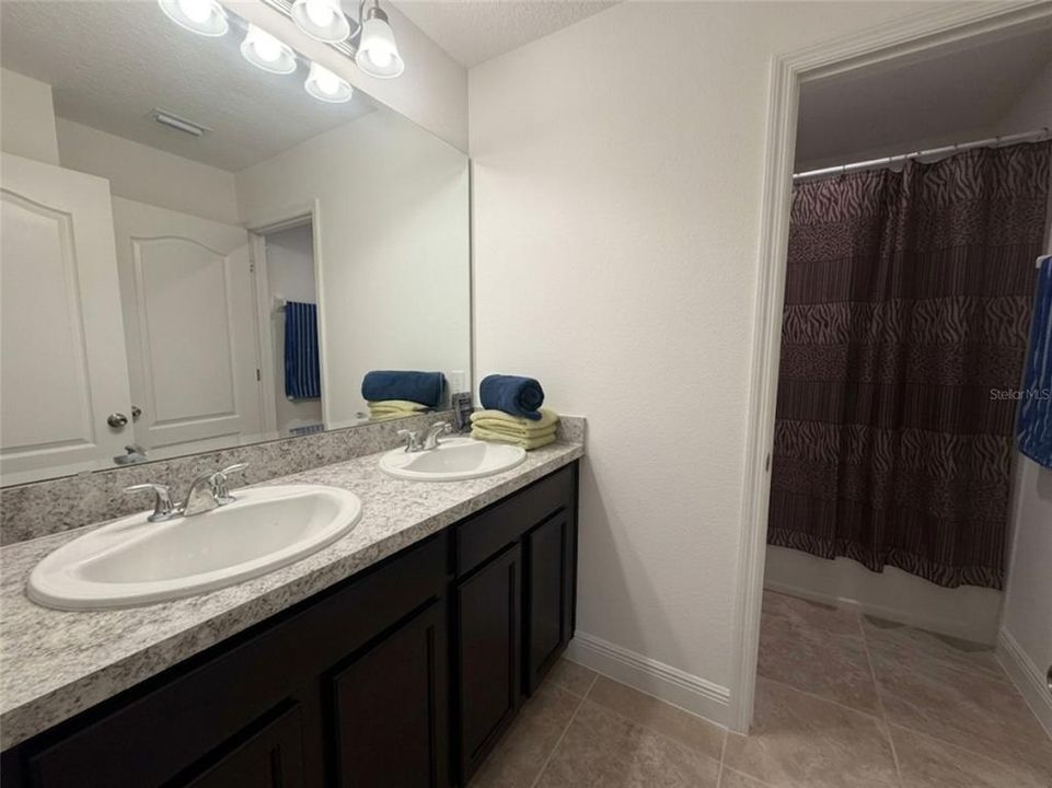 En Venta: $799,990 (5 camas, 4 baños, 4384 Pies cuadrados)