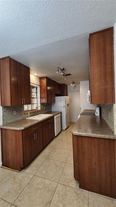 В аренду: $1,600 (2 спален, 1 ванн, 1119 Квадратных фут)