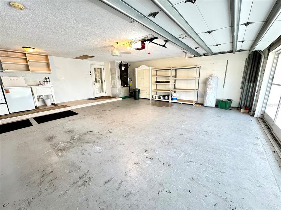 Activo con contrato: $485,000 (3 camas, 2 baños, 2432 Pies cuadrados)