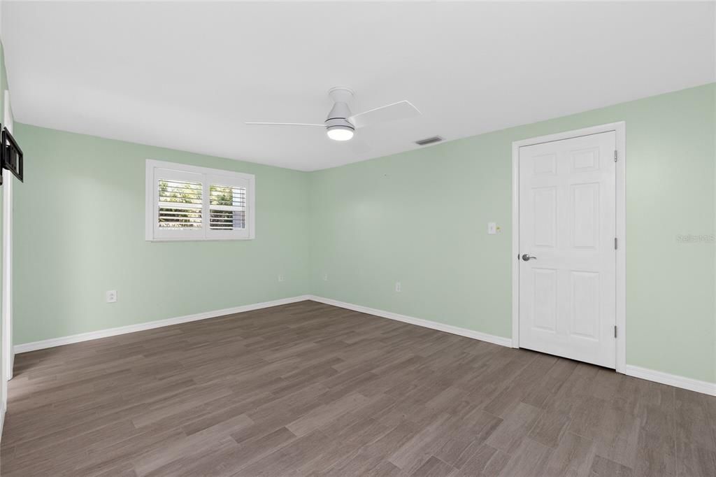 Activo con contrato: $485,000 (3 camas, 2 baños, 2432 Pies cuadrados)