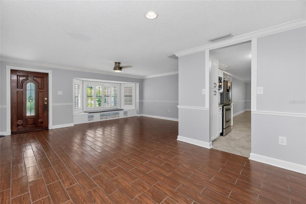 Activo con contrato: $485,000 (3 camas, 2 baños, 2432 Pies cuadrados)