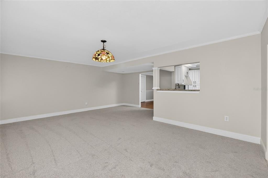 Activo con contrato: $485,000 (3 camas, 2 baños, 2432 Pies cuadrados)