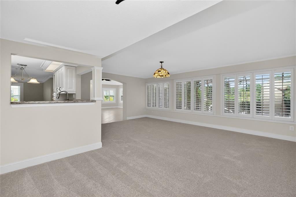 Activo con contrato: $485,000 (3 camas, 2 baños, 2432 Pies cuadrados)