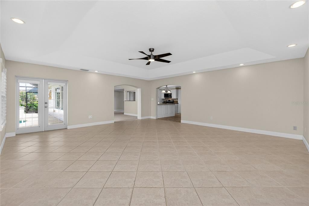 Activo con contrato: $485,000 (3 camas, 2 baños, 2432 Pies cuadrados)