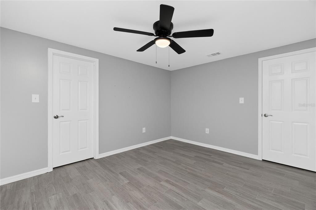 Activo con contrato: $485,000 (3 camas, 2 baños, 2432 Pies cuadrados)