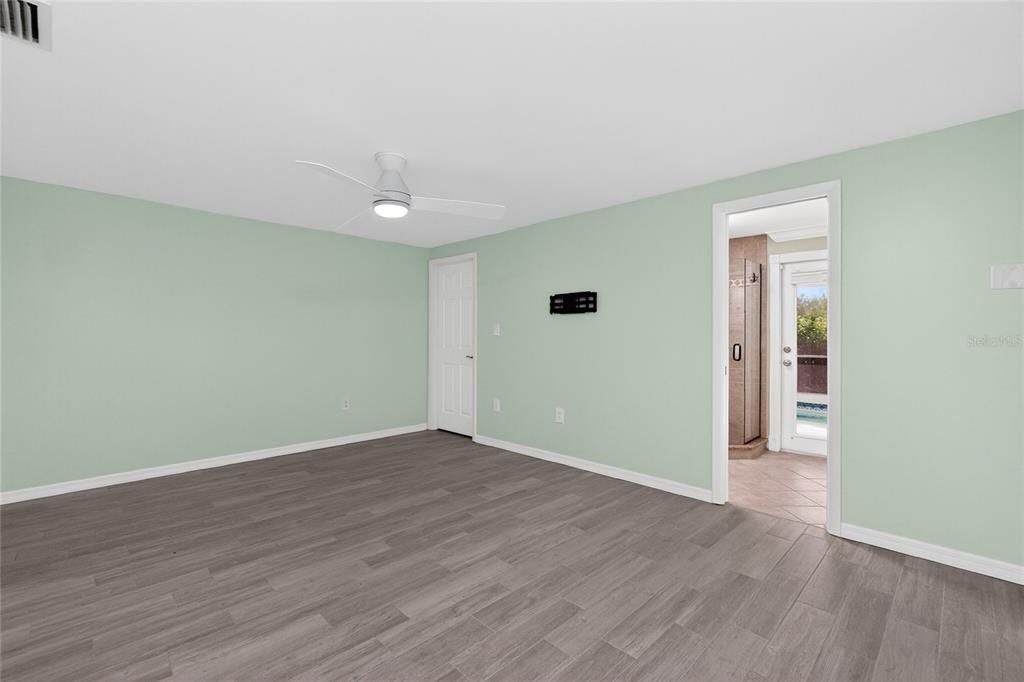 Activo con contrato: $485,000 (3 camas, 2 baños, 2432 Pies cuadrados)