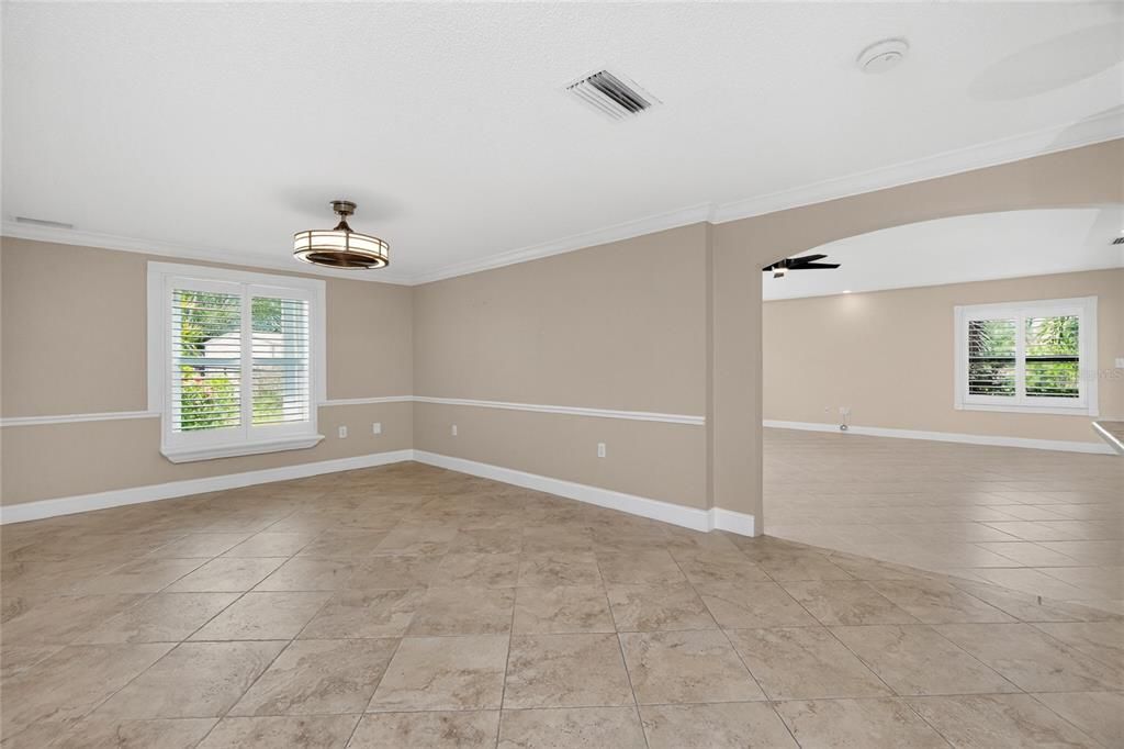 Activo con contrato: $485,000 (3 camas, 2 baños, 2432 Pies cuadrados)