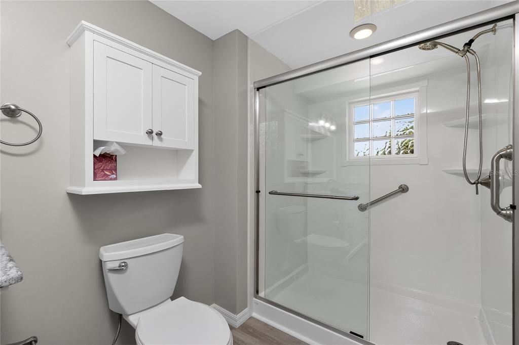 Activo con contrato: $485,000 (3 camas, 2 baños, 2432 Pies cuadrados)