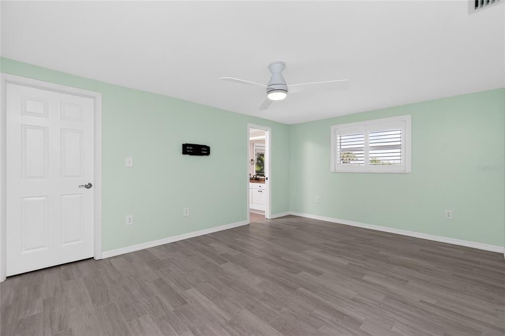 Activo con contrato: $485,000 (3 camas, 2 baños, 2432 Pies cuadrados)