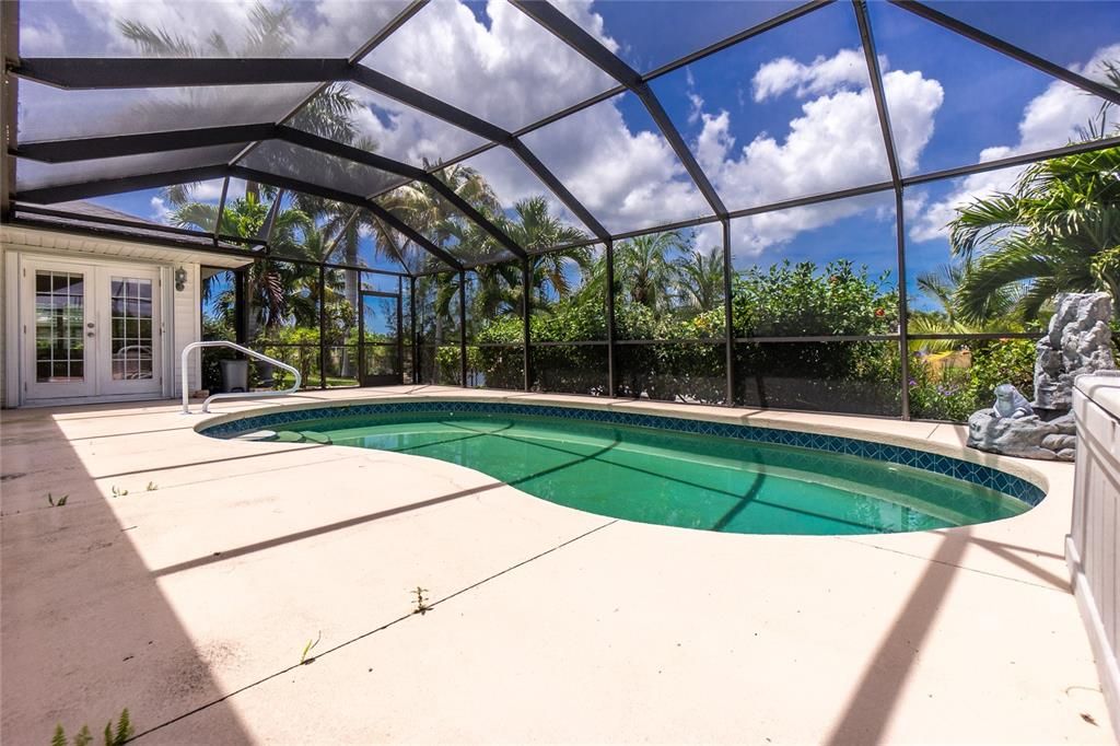Activo con contrato: $485,000 (3 camas, 2 baños, 2432 Pies cuadrados)
