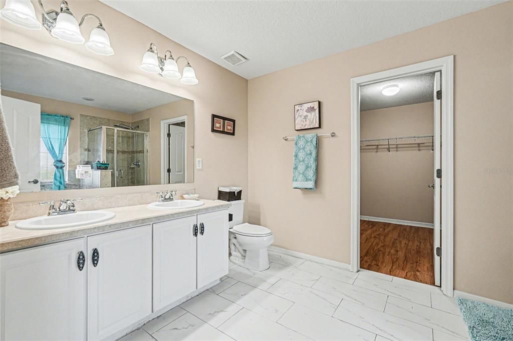 Activo con contrato: $399,900 (5 camas, 2 baños, 3146 Pies cuadrados)