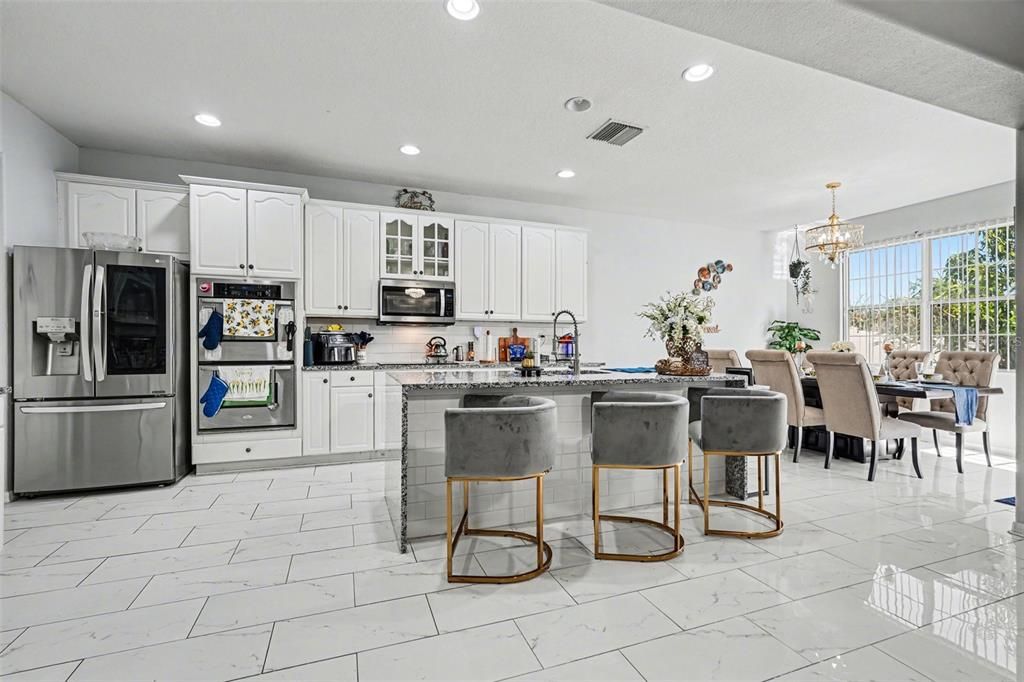 Activo con contrato: $399,900 (5 camas, 2 baños, 3146 Pies cuadrados)