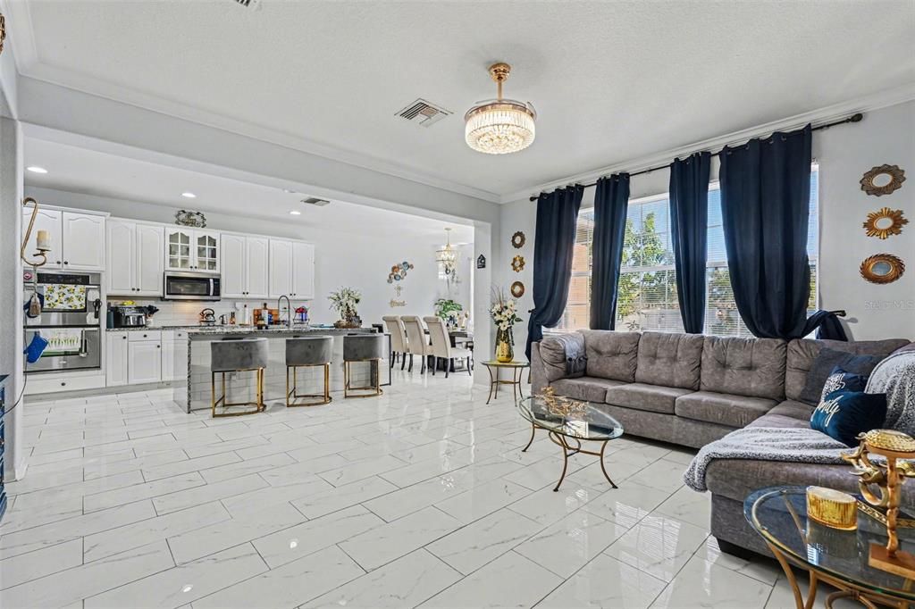 Activo con contrato: $399,900 (5 camas, 2 baños, 3146 Pies cuadrados)