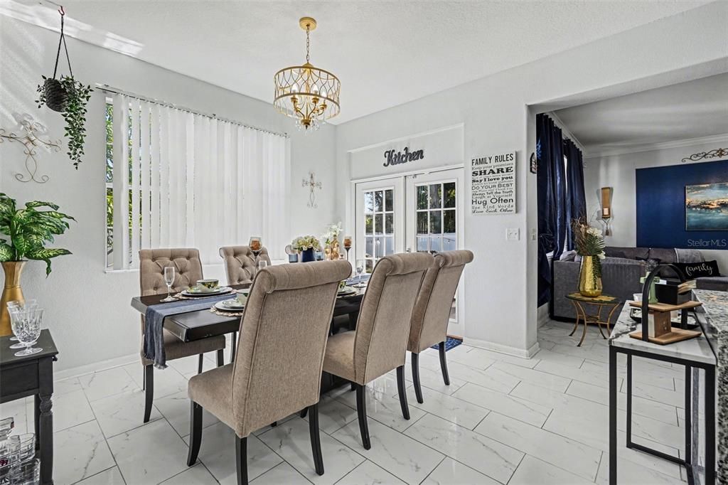 Activo con contrato: $399,900 (5 camas, 2 baños, 3146 Pies cuadrados)