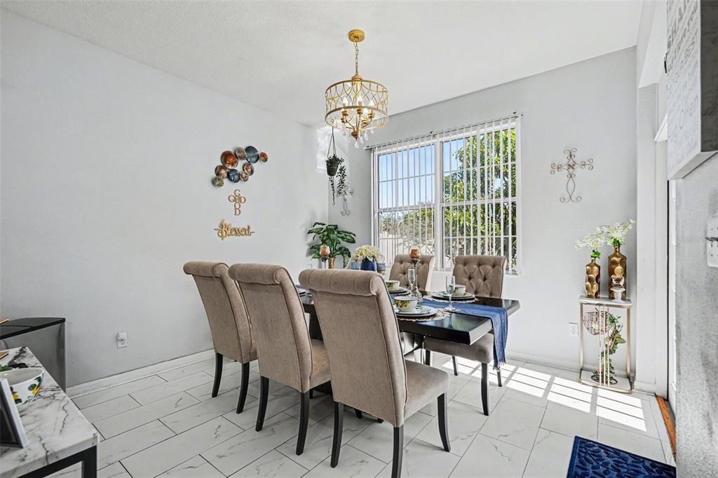 Activo con contrato: $399,900 (5 camas, 2 baños, 3146 Pies cuadrados)
