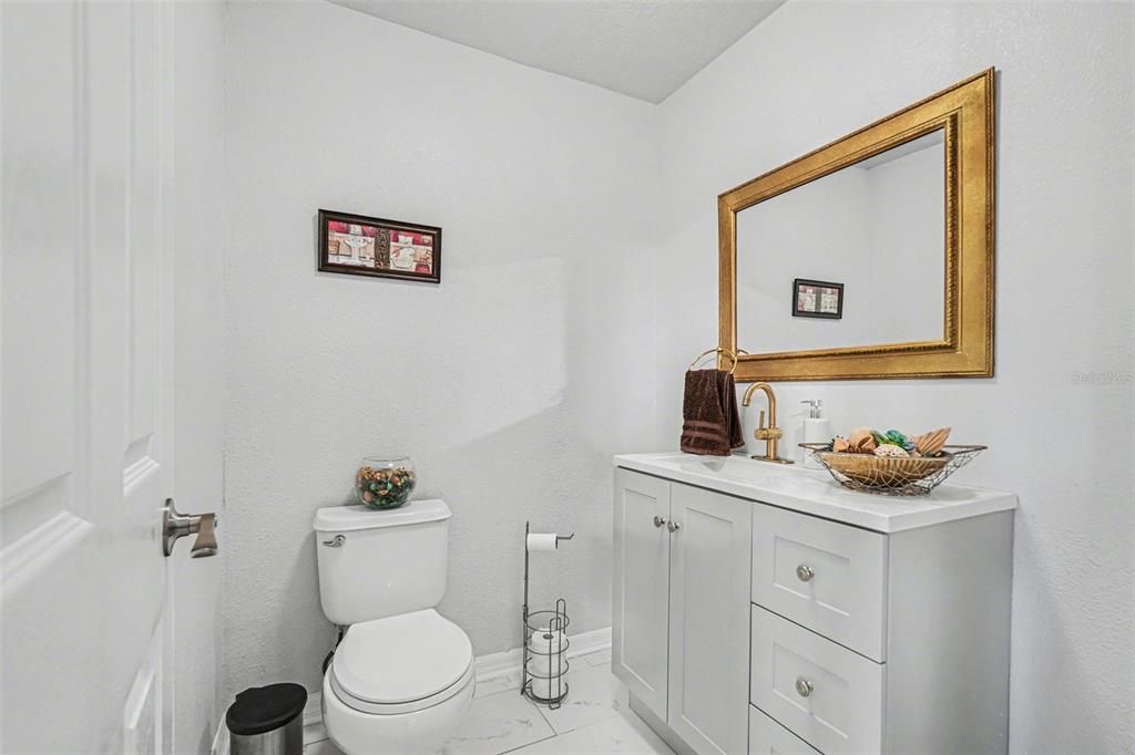 Activo con contrato: $399,900 (5 camas, 2 baños, 3146 Pies cuadrados)