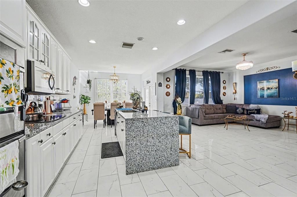 Activo con contrato: $399,900 (5 camas, 2 baños, 3146 Pies cuadrados)