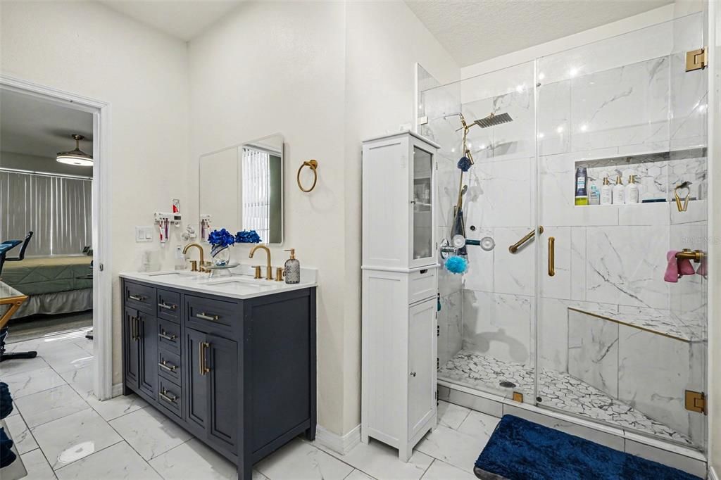 Activo con contrato: $399,900 (5 camas, 2 baños, 3146 Pies cuadrados)