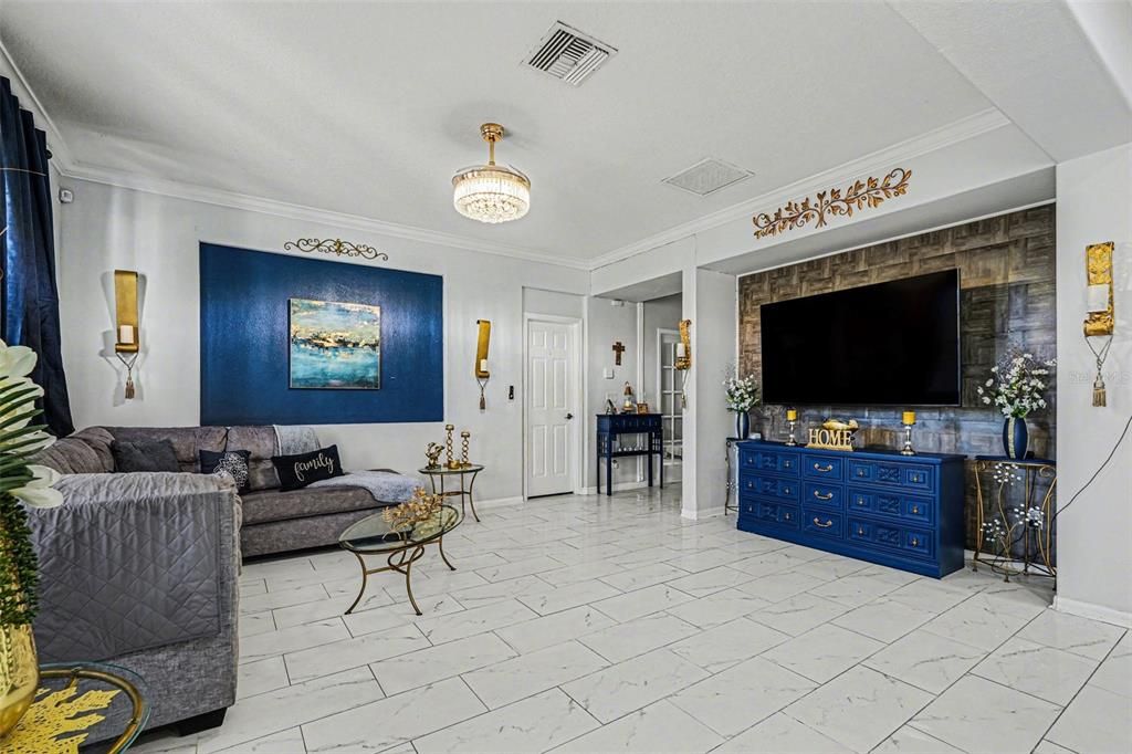 Activo con contrato: $399,900 (5 camas, 2 baños, 3146 Pies cuadrados)