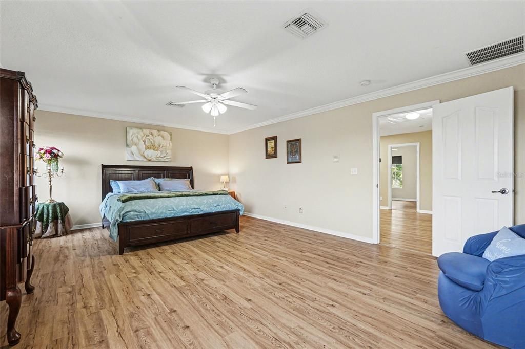 Activo con contrato: $399,900 (5 camas, 2 baños, 3146 Pies cuadrados)