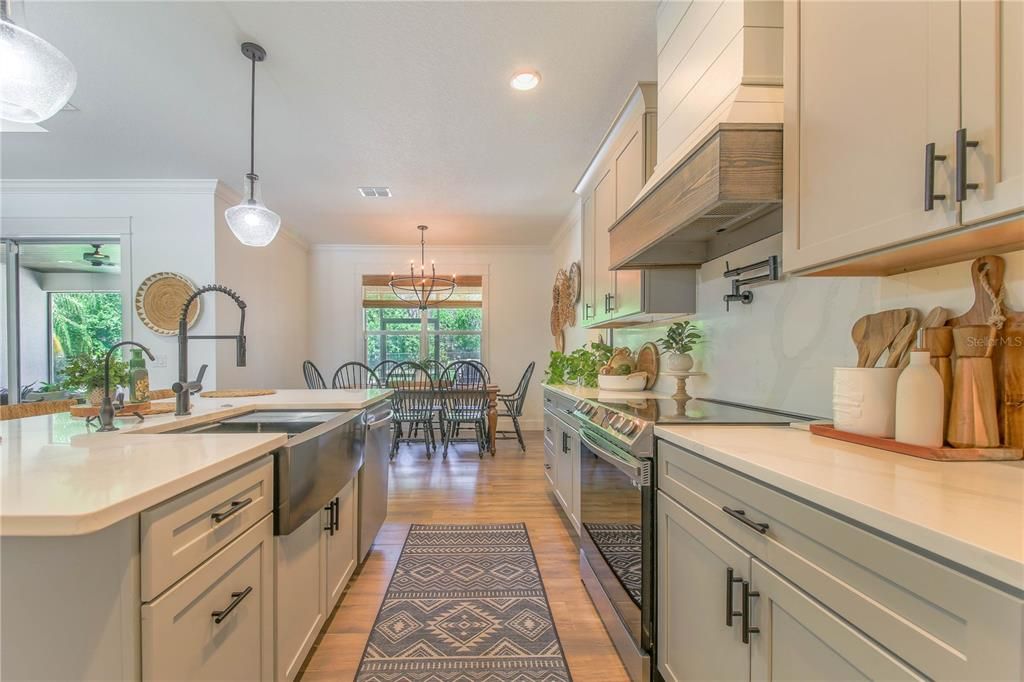 For Sale: $579,900 (4 beds, 2 baths, 2386 Square Feet)